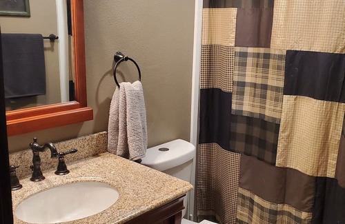Douglas City Cabin | Cozy Mountain Cabin Near Scenic Trinity River Adventure