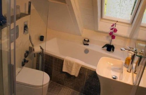 Herrsching am Ammersee Apartment | Enjoy Lake Views at Fewo Seeblick Herrsching with Balcony
