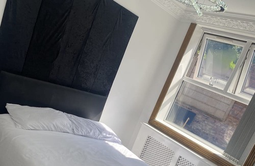 Wolverhampton Apartment | Beautiful 1-Bed Apartment in Wolverhampton