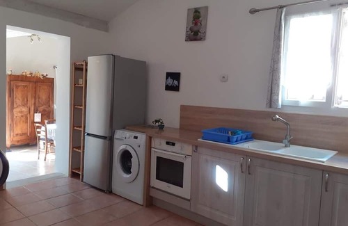 Saint-Pierre-de-Vassols House | Cozy Holiday Home 'La Maison De Malie' with Mountain Views