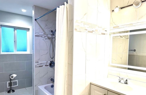 Modesto House | Ideal City Retreat with Pool, Spa & Perfect 10/10 Rating