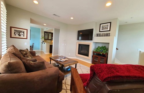 Aliso Viejo House | Experience Panoramic Meridian Residence with Ocean Views
