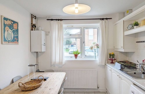 Littlehampton House | Family-Friendly Holly House in Rustington - Sleeps 6 Guests