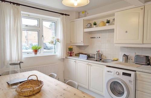 Littlehampton House | Family-Friendly Holly House in Rustington - Sleeps 6 Guests