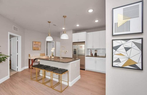 Clear Lake Shores Apartment | Discover The Golden Treasure by Kemah Boardwalk & NASA