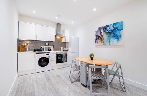 Corby Apartment | Comfortable Corby City Centre Apartment with Breakfast Options
