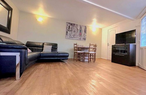 Houilles House | Chalet Charmant