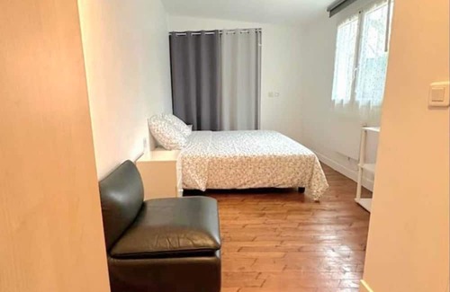 Houilles House | Chalet Charmant