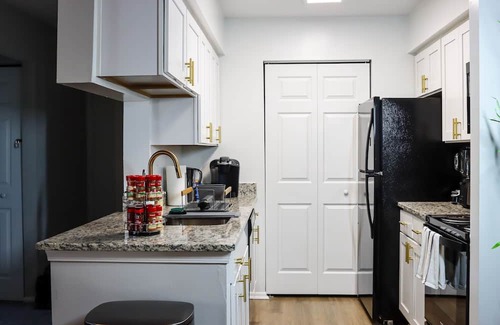 North Central Apartment | Elegant Apartment Just 10 Minutes from the Oceanfront