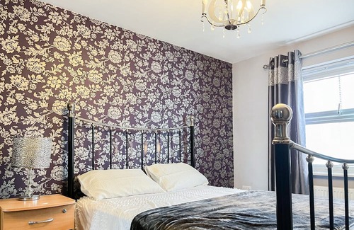 Ilkeston Cottage | Perfect Retreat for Families and Friends in Prime Location