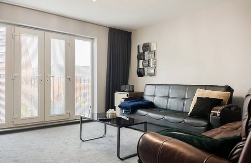 Ilkeston Cottage | Perfect Retreat for Families and Friends in Prime Location