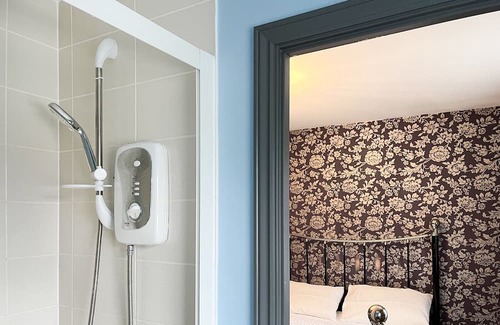 Ilkeston Cottage | Perfect Retreat for Families and Friends in Prime Location