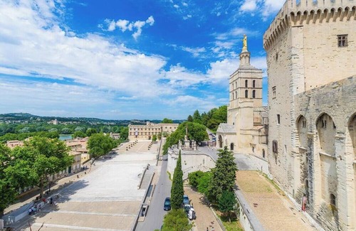 Le Pontet Apartment | Cozy Apartment 'Avignon' with Private Garden and Wi-Fi