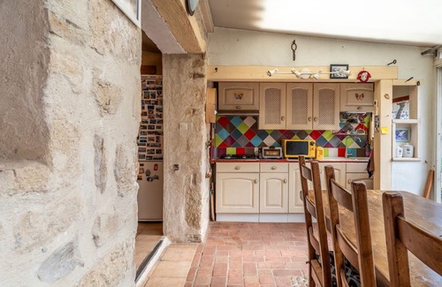 Le Pontet Apartment | Cozy Apartment 'Avignon' with Private Garden and Wi-Fi