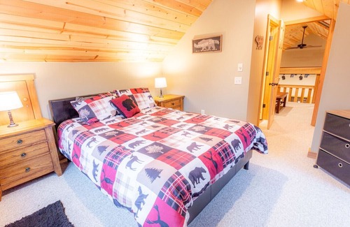 Alpine Lake Cabin | Perfect Family Retreat for Outdoor Lovers with Pool Access