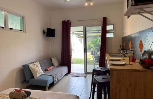 Taiarapu-Ouest House | Relax at Atanua’s Studio with Ocean Views and Pool Access