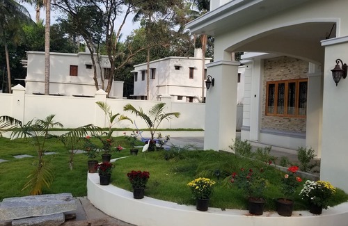 Thalassery House | Convenient 4 Bedroom Colonial House Near Kannur Airport