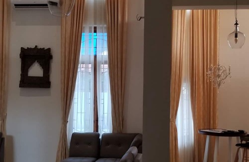 Thalassery House | Convenient 4 Bedroom Colonial House Near Kannur Airport