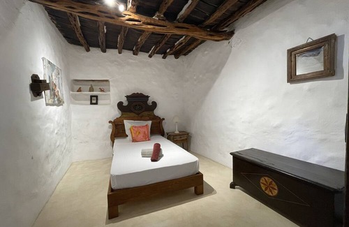 Santa Ines Villa | Enchanting Villa Retreat with Ocean View and Spa Access