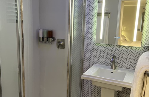 Modesto House | Modern Hotel in Central Location - Ideal for Extended Stays