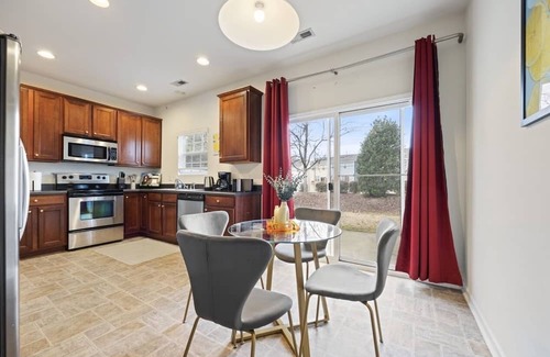 Durham House | Experience Blissful Comfort in Downtown Suncrest Ct
