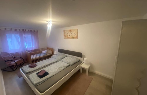Wiesbaden Apartment | Spacious 8-Person Apartment with Kitchen in Wiesbaden