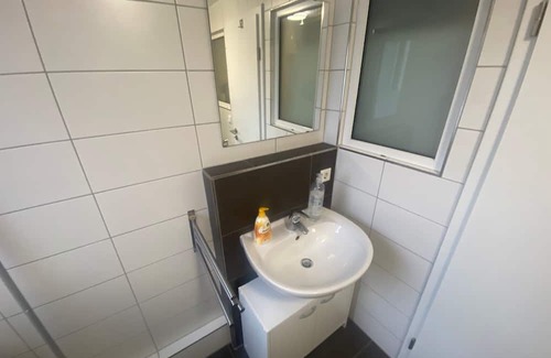 Wiesbaden Apartment | Spacious 8-Person Apartment with Kitchen in Wiesbaden