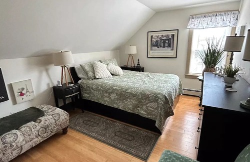 Bristol Apartment | Cozy Suite with Pool and Ocean View in Downtown Bristol