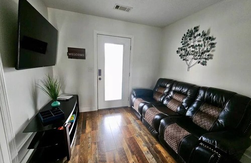 Wedowee Villa | Beautiful Lakefront Villa with Dock Access and Breakfast