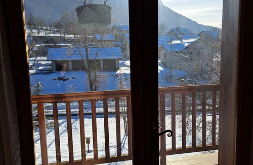 Villar-Saint-Pancrace Ski Chalet | Family-Friendly Maison with Garden & Fast Internet Access