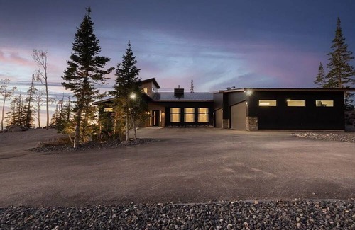 Brian Head Cabin | Unmatched Views at SKYFALL! Guest Rated 10/10 in Brian Head