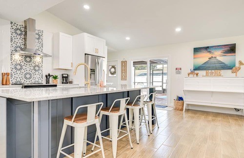 Embassy Hills House | Relaxing Port Richey Home with Pool Near Beach Park