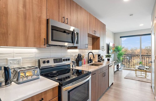 St. Anthony West Apartment | Cozy 1 BR with Gym & Free Parking Near Target Center