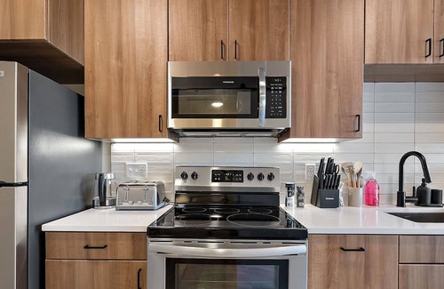 St. Anthony West Apartment | Cozy 1 BR with Gym & Free Parking Near Target Center