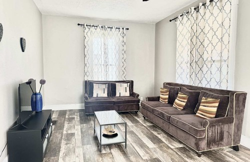 Shelbyville House | Spacious 4-Bedroom Retreat Near Casino and Indy!