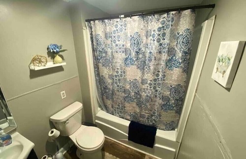 Shelbyville House | Spacious 4-Bedroom Retreat Near Casino and Indy!