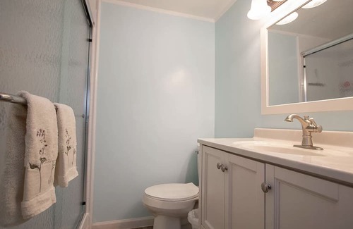Kendall Cottage | Pet-Friendly Lakeside Cabin by Timber Ridge Ski Resort
