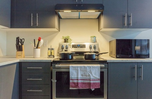 Caledonia House | Experience a New Stay Near Hamilton International Airport