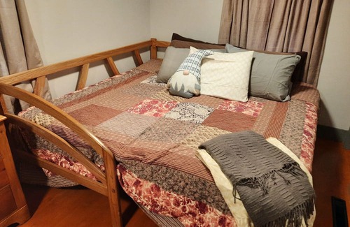 Keene House | Cozy Retreat with Family and Pet-Friendly Amenities