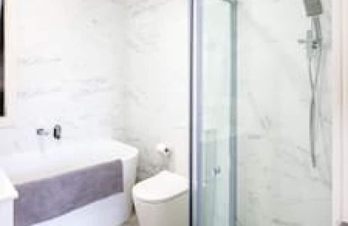 Bardia House | Charming 4-Bed Home with Kitchen at Ed Square