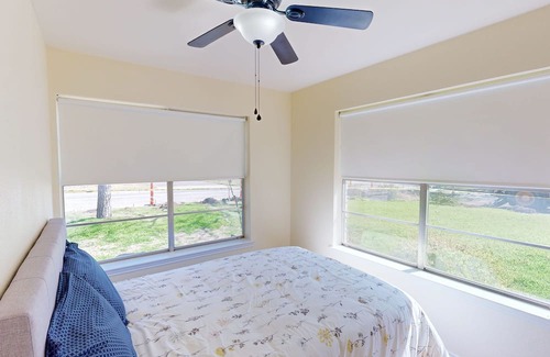Denton House | Ideal Home With Yards & Prime Downtown Access