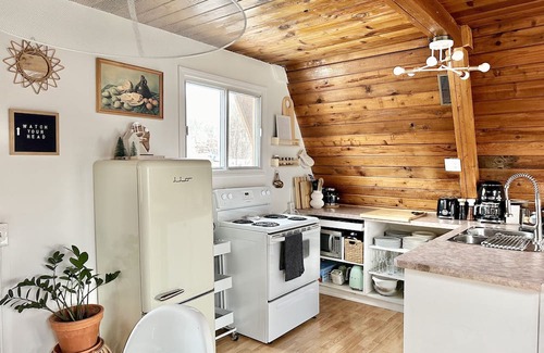 Division No. 10 Cabin | Cozy Techni Cabin: A-Frame Retreat with Pool & Spa