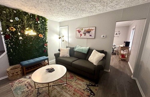 South Hills Apartment | Stylish Retreat with Private Hot Tub - 10/10 Guest Rated!
