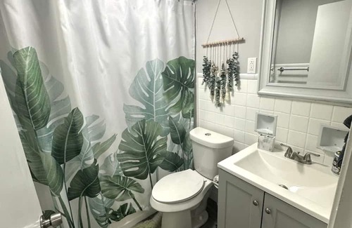 South Hills Apartment | Stylish Retreat with Private Hot Tub - 10/10 Guest Rated!