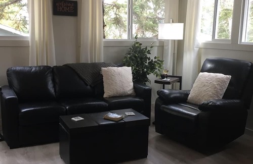 Onanole Cottage | Discover Serenity on Second Near Riding Mountain Park