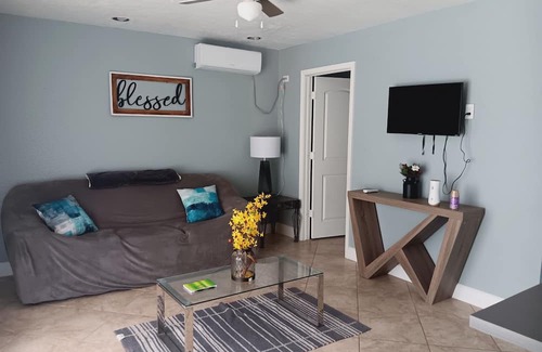 Humble Apartment | Convenient Forest Glade Retreat near Bush Airport