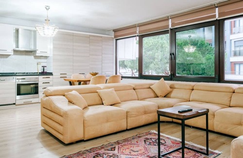 Pendik Apartment | Bright Flat with Kitchen, 9 Min to IstMarina Awaits You