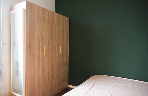 Charenton-le-Pont Apartment | Peaceful Love Studio with Kitchen & Pet-Friendly Options