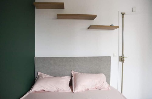 Charenton-le-Pont Apartment | Peaceful Love Studio with Kitchen & Pet-Friendly Options