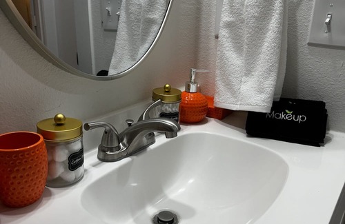 Jefferson House | Pet-Friendly 1BR King Suite at Tangerine Dream Hotel
